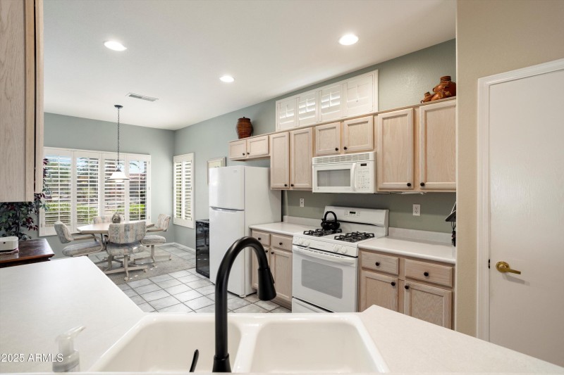 13-18100 N Las Rocas Way