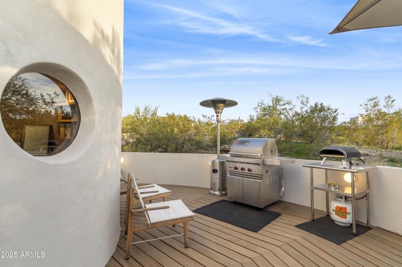 Space for outdoor BBQ Grill & Pizza Oven