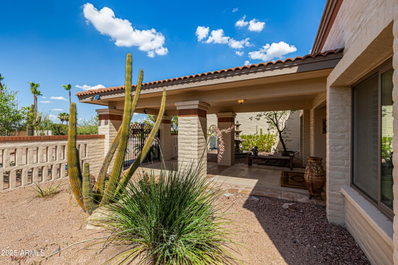 16557 E Nicklaus Dr Courtyard