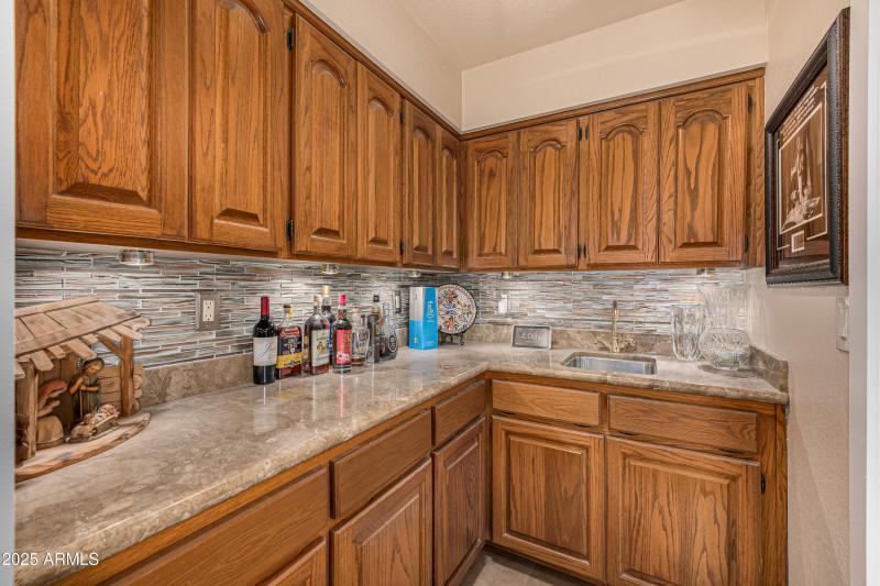 16557 E Nicklaus Dr Wet Bar