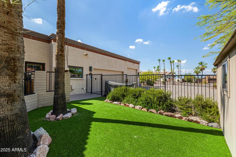 16557 E Nicklaus Dr Side Dog Run