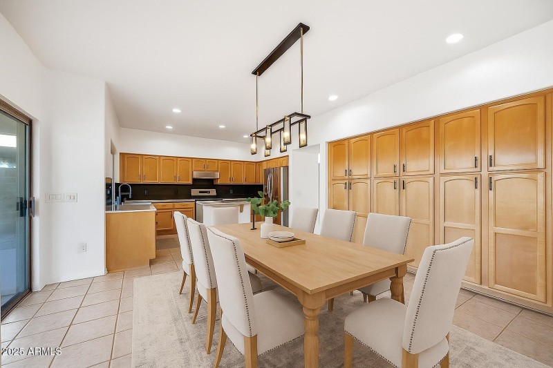 Dining - virtually staged