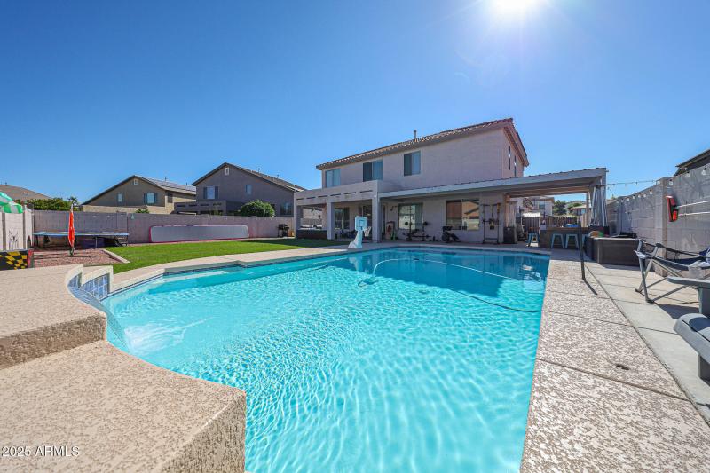 C Pool w Water Feature