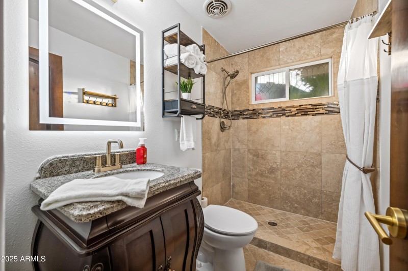 15220 Hall Bath