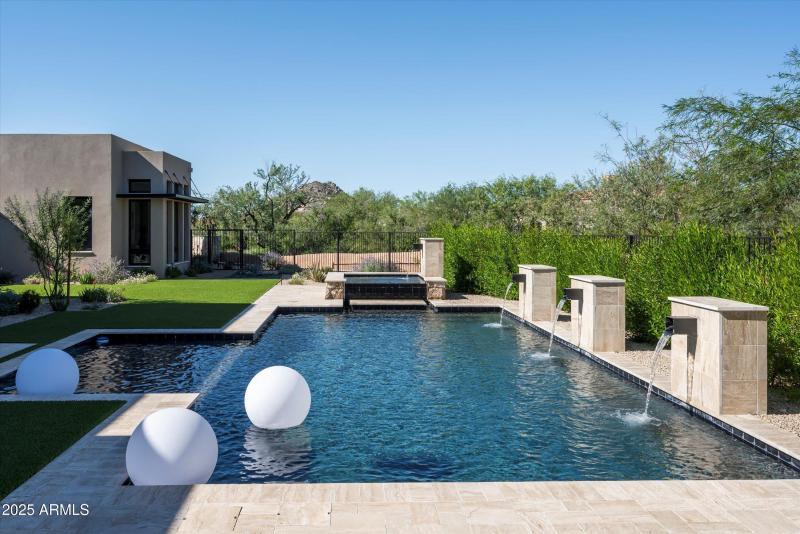 44-8386 E Leaning Rock Staged-46