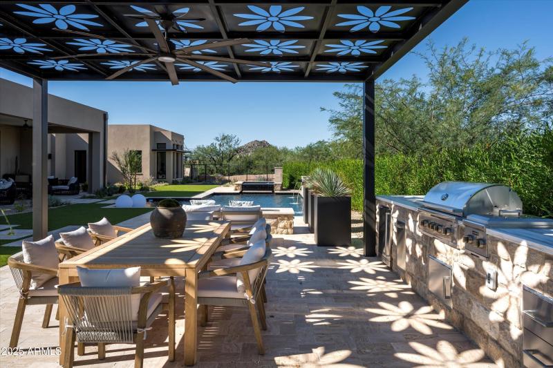 40-8386 E Leaning Rock Staged-42