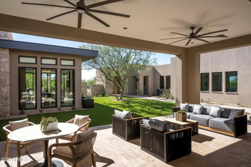 35-8386 E Leaning Rock Staged-37