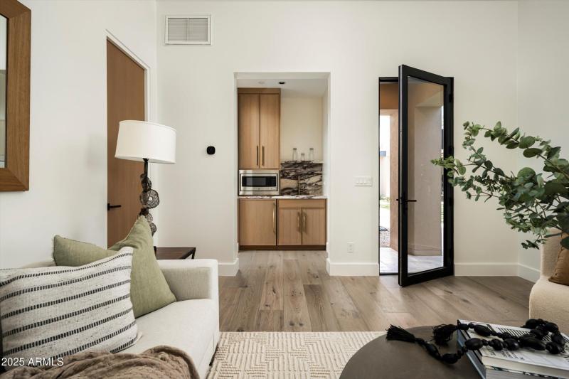 26-8386 E Leaning Rock Staged-28