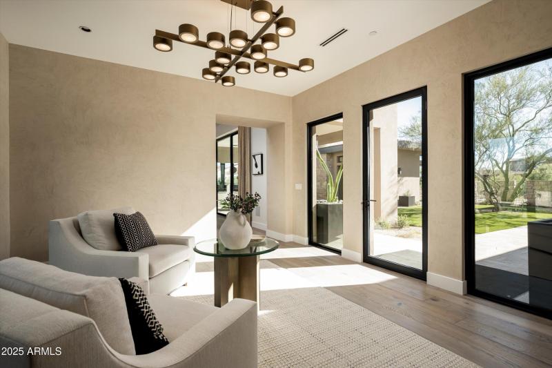 14-8386 E Leaning Rock Staged-16