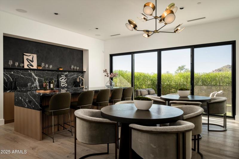 11-8386 E Leaning Rock Staged-13