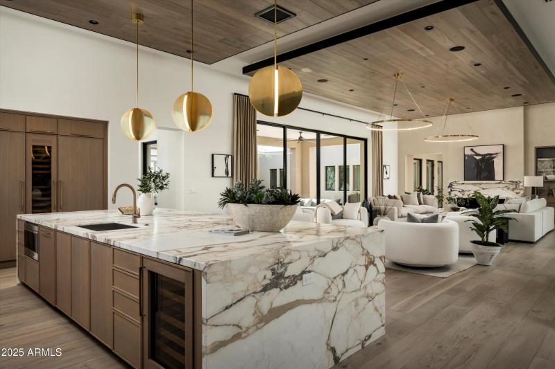 10-8386 E Leaning Rock Staged-12