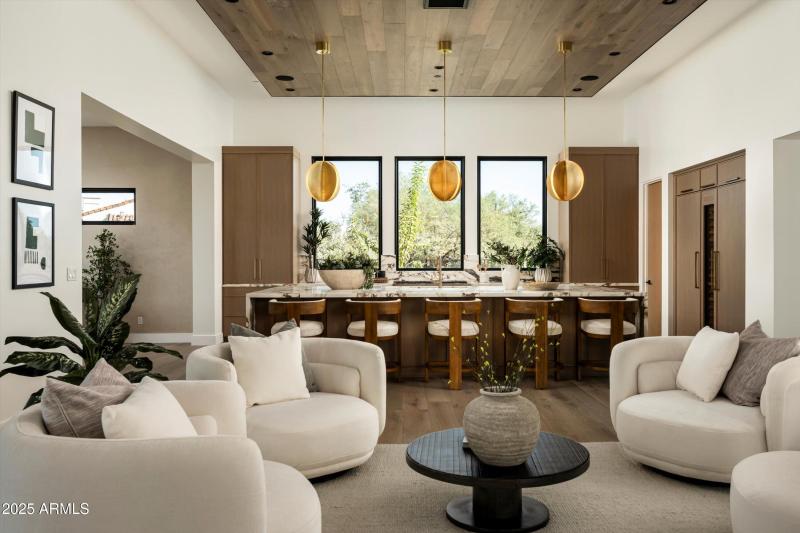 06-8386 E Leaning Rock Staged-6