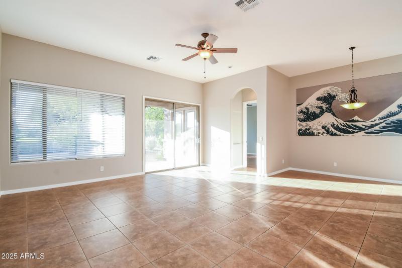 4-photo-Living-Room-b303b226-918e-4a34-9