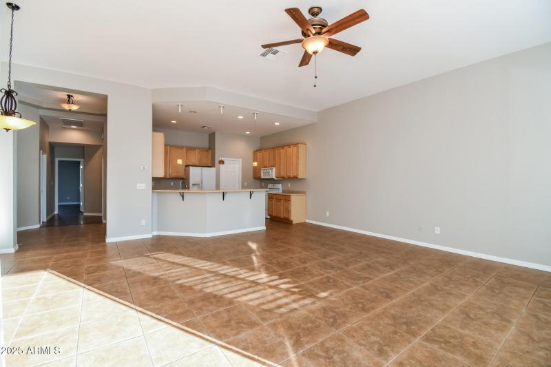 5-photo-Living-Room-2c8eba66-231c-4380-9