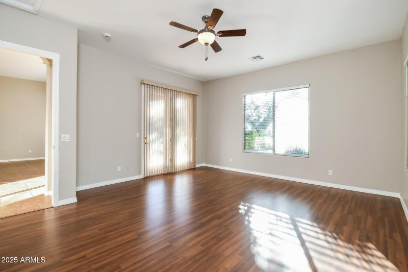 13-photo-Bedroom-0261fcac-d86b-45e0-a709