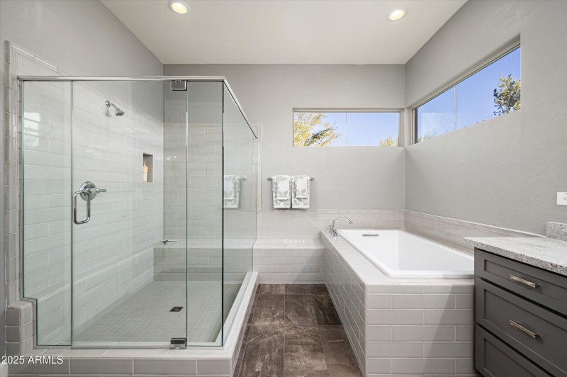 Primary Bathroom w Tub