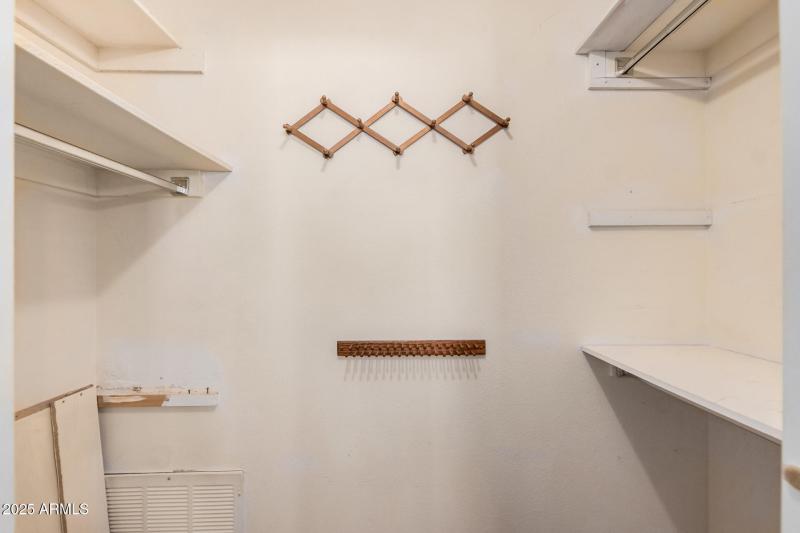 b4cf43168e4367bf6557e48df7e19171