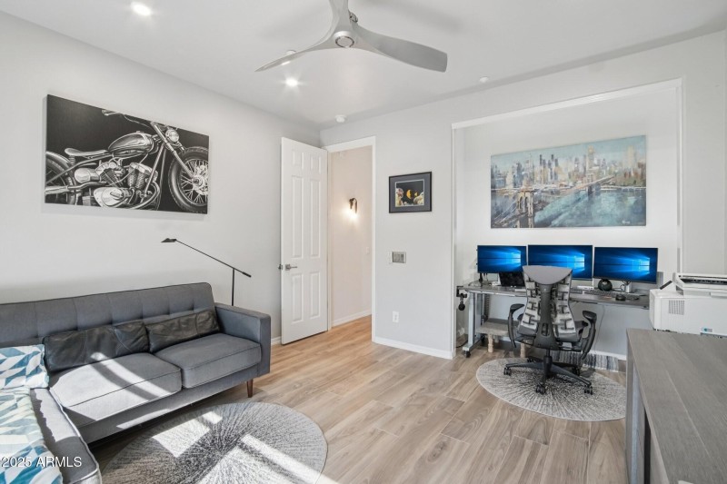 Versatile BedroomOffice