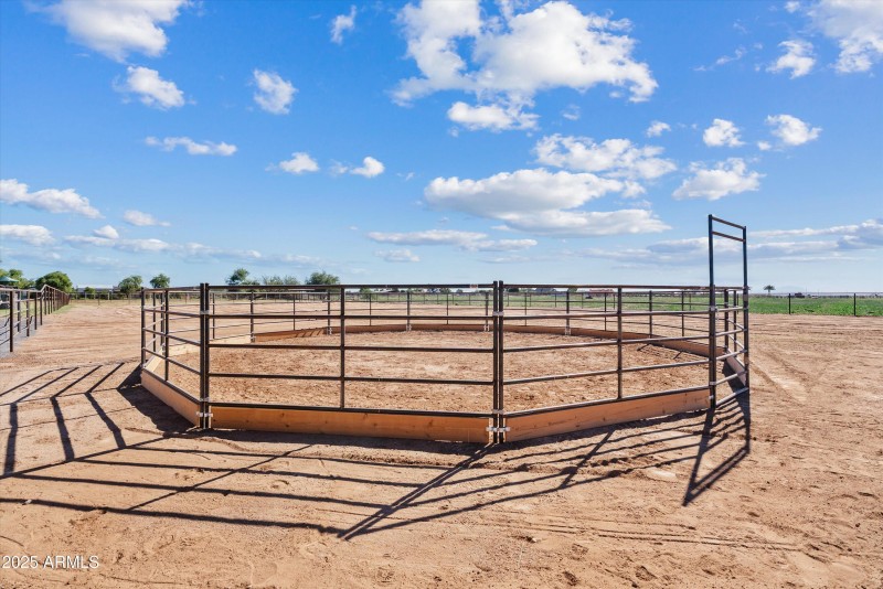 Round pen