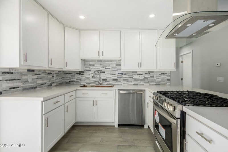 EA6BAAF4-848E-4703-B0D8-BC69D7A285EC