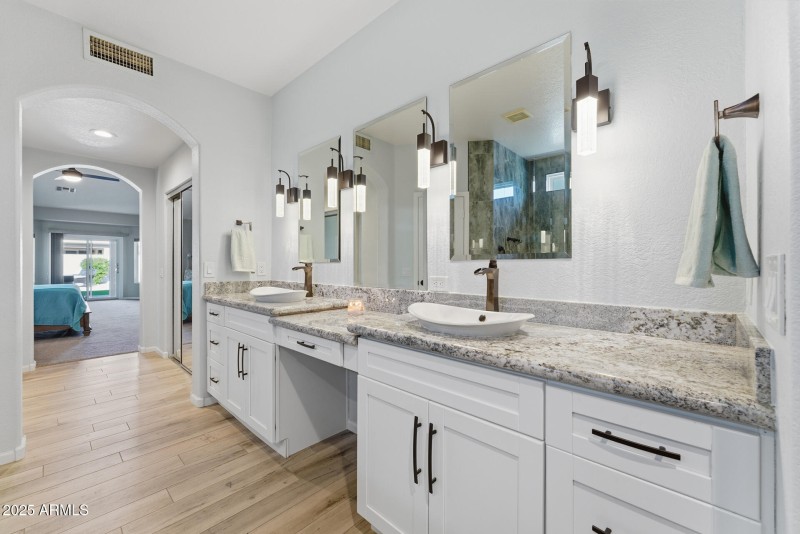 027-primary-bathroom