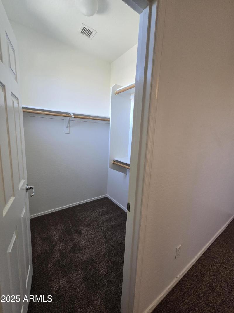 Bedroom2 walk in closet - Copy