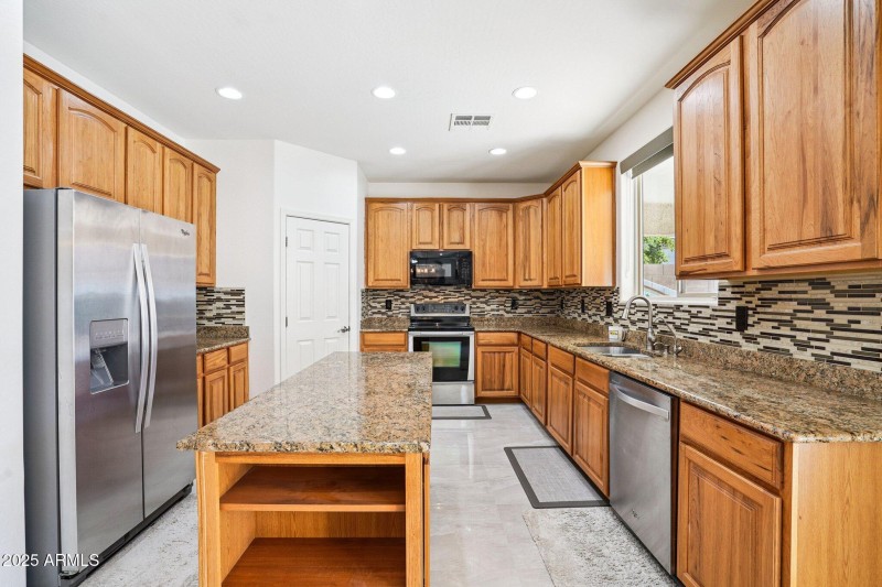 9-web-or-mls-E Navajo Trail-S0711-009