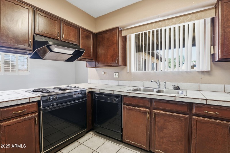 Stove, Hood & Dishwasher