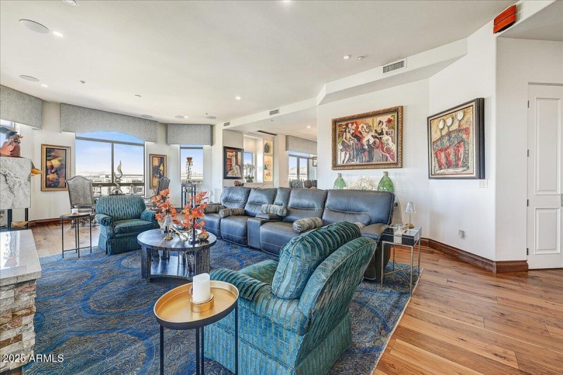 04-Conversation Area