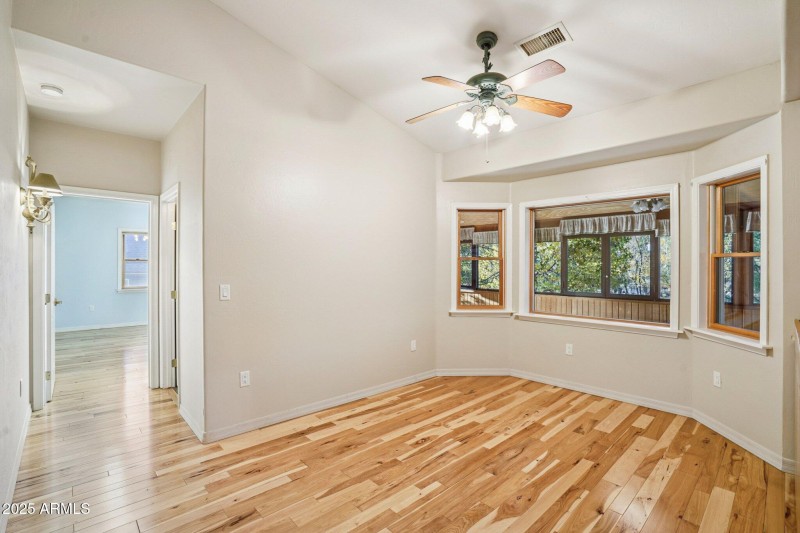 27-web-or-mls-Bonnie Brae Dr-S0811-027