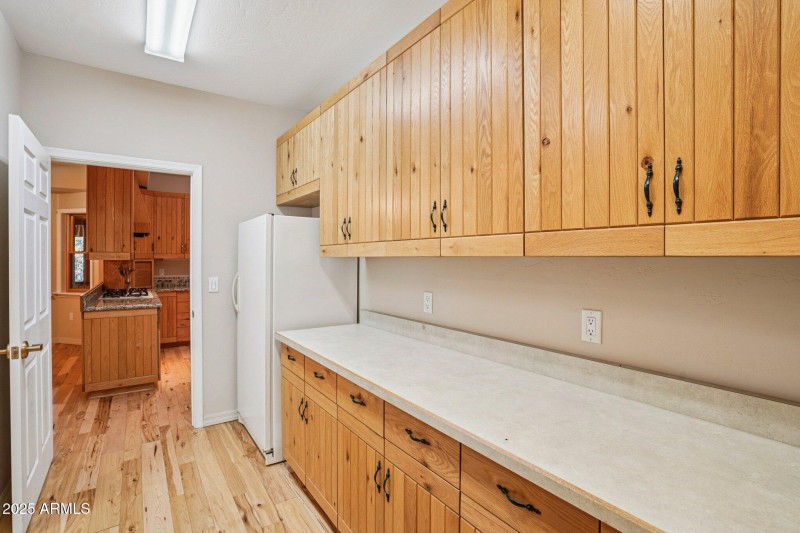 29-web-or-mls-Bonnie Brae Dr-S0811-029