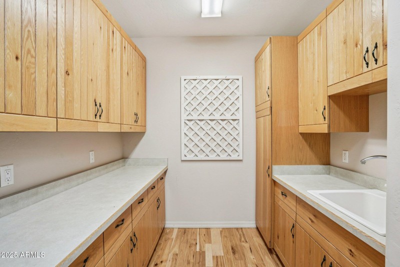 31-web-or-mls-Bonnie Brae Dr-S0811-031