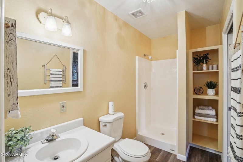 45-web-or-mls-Bonnie Brae Dr-S0811-045