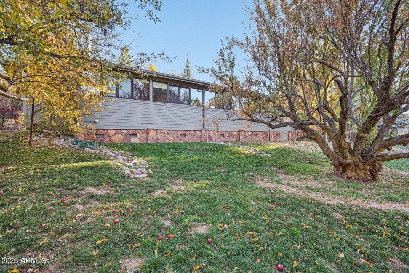 66-web-or-mls-Bonnie Brae Dr-S0811-066