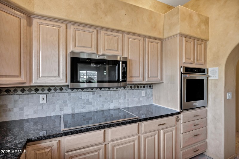 Kitchen w/SS appliances