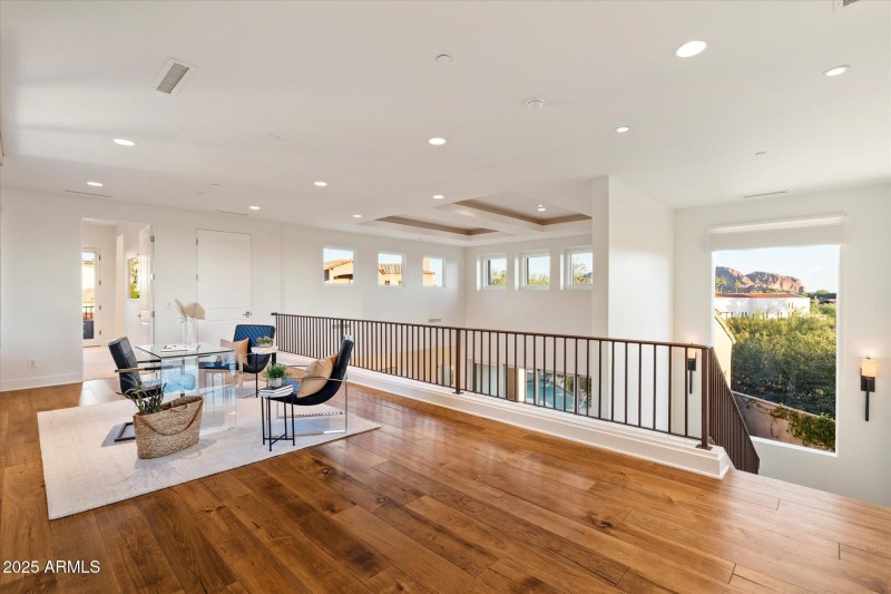 Upper-level Flex Space