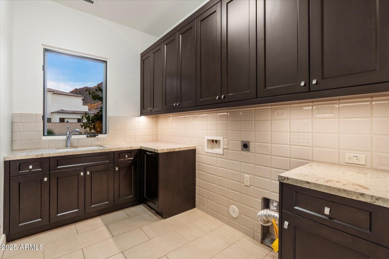 Spacious Laundry Room off Garage