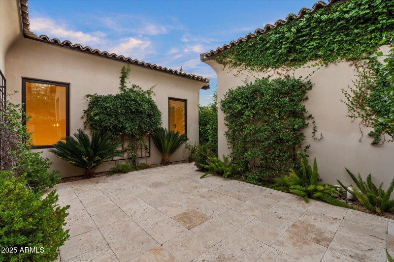 Casita Attached Garage