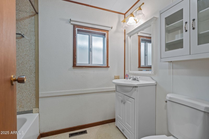 10-web-or-mls-2729 E Juniper Ave--10