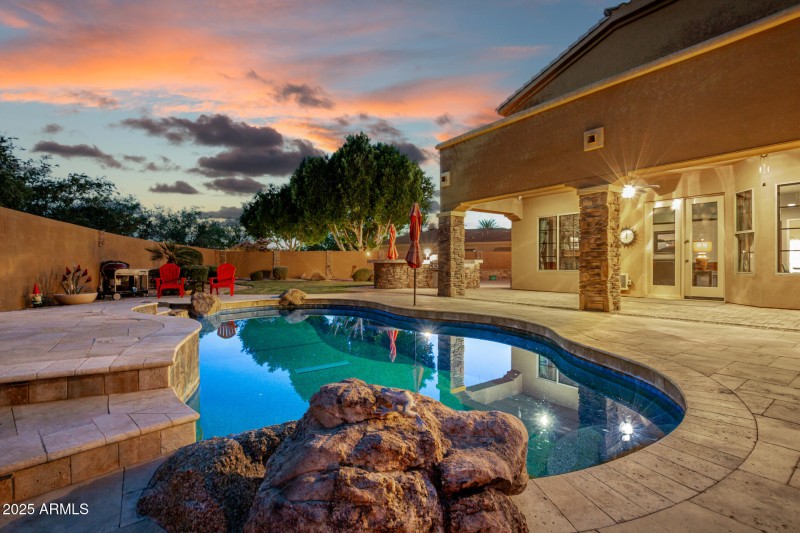 Welcome Home to Paradise!