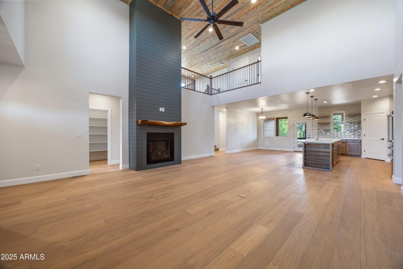 2268RoundaboutCir-HeberOvergaardAZ-8