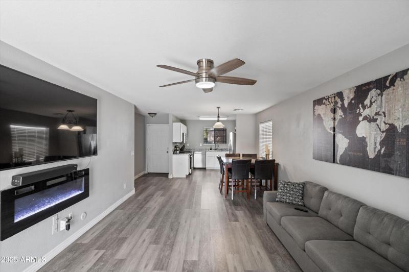 04-Living to Kitchen