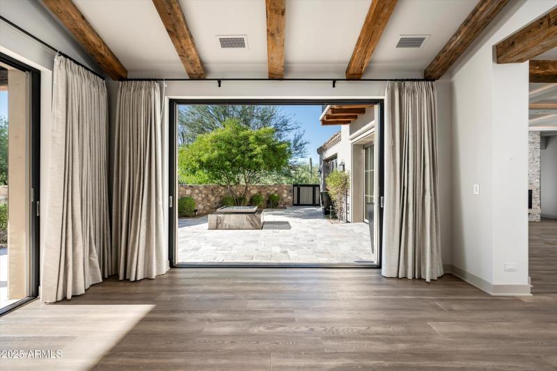 022_Courtyard WalkOut