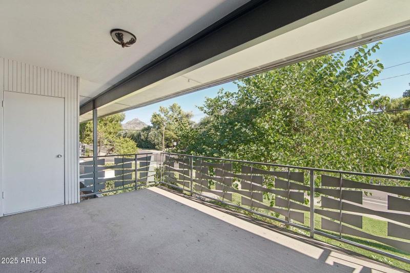 22-web-or-mls-N 20th St 201-S1011-022