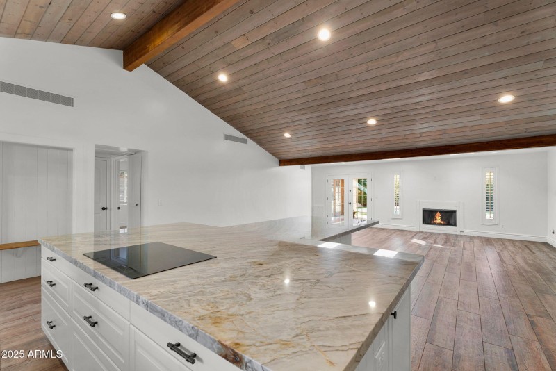 18-web-or-mls-3420 N 45th st-16