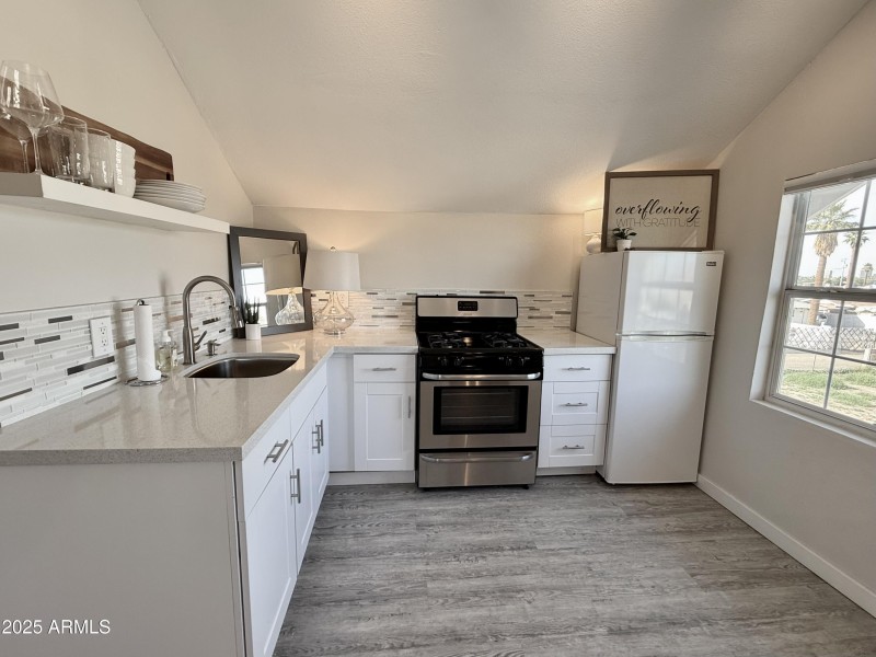 Upstairs ADU/Split Master Suite Option