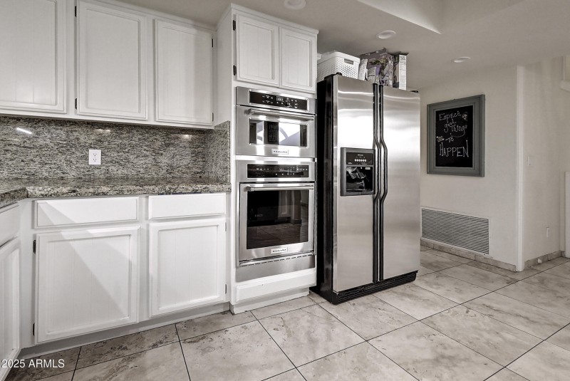 3050E Marlette Ave (31)