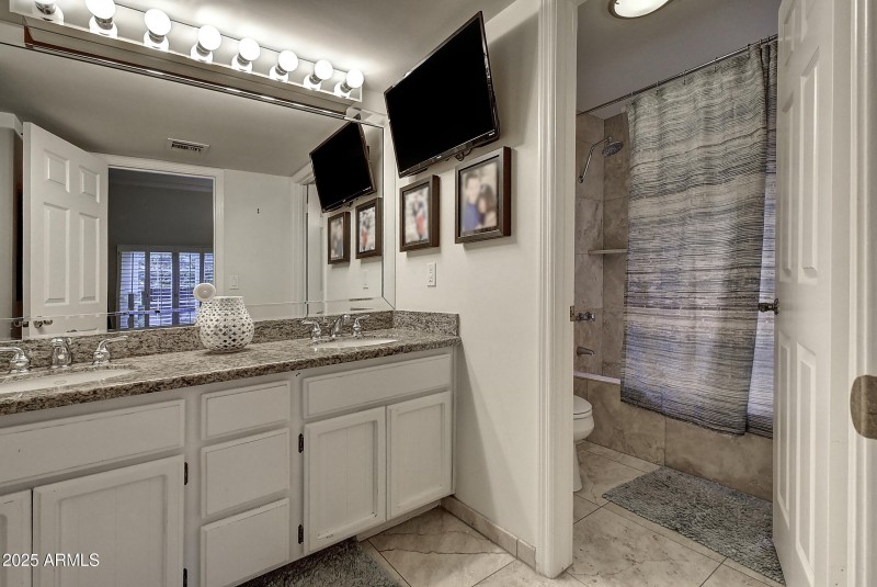 3050E Marlette Ave (39)