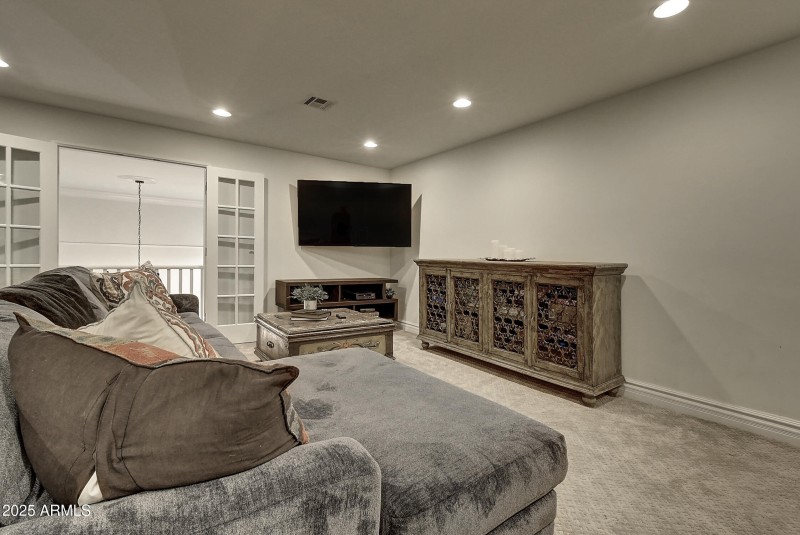 3050E Marlette Ave (48)