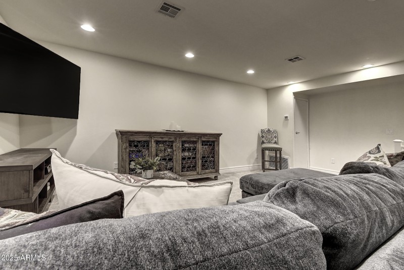 3050E Marlette Ave (49)